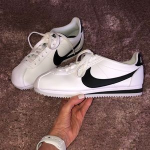 Women’s Classic Cortez Leather Sneaker